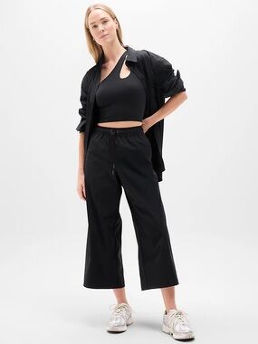 Athleta Midday Mid Rise Crop Poplin Black Pant